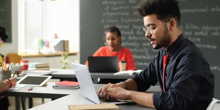 Case Study: The Rise of Online IAS Preparation
